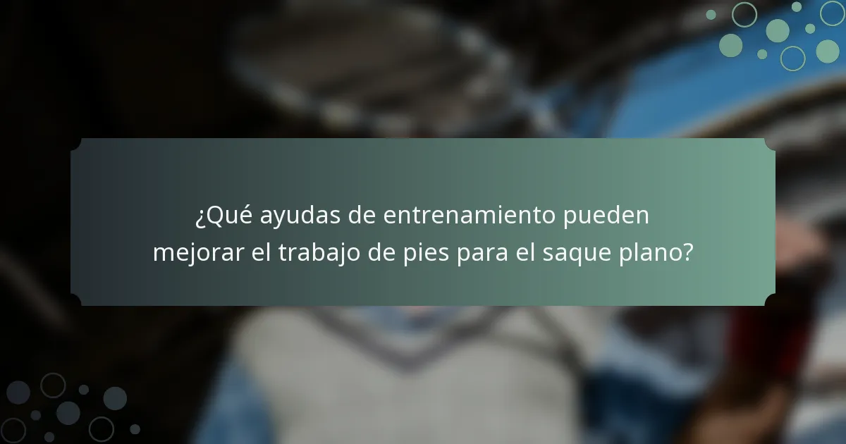 ¿Qué ayudas de entrenamiento pueden mejorar el trabajo de pies para el saque plano?